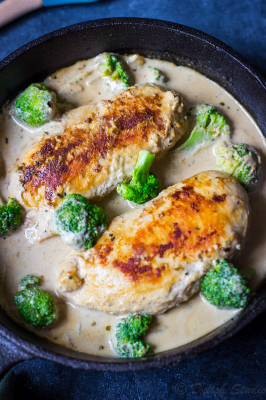 Close up shot of Creamy garlic chicken with broccoli while cooking